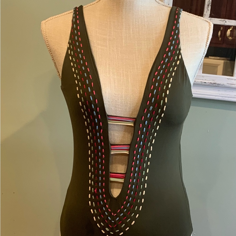 Becca Stylish  Plunge Swimsuit with Colorful Accents. Size small.